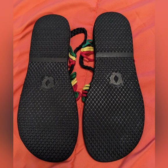 NWOT Island Toes Sandals with Red, Green and Yellow rope design Sz 6 - Picture 3 of 3